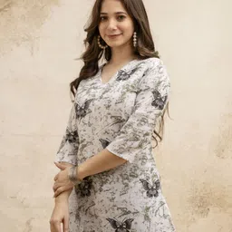 surhi Women Printed Cotton Blend Straight Kurta image 3