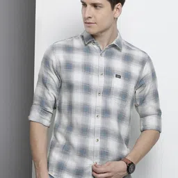 the indian garage co. Men Slim Fit Checkered Spread Collar Casual Shirt image 5