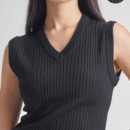 tokyo talkies Women Self Design V Neck Black Sweater image 5
