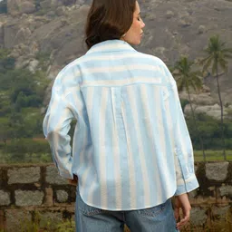 campus sutra Women Oversized Fit Self Design Spread Collar Casual Shirt image 4