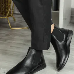 carlton london Black Slip-On Solid Men Chelsea Boots Boots For Women-picture-12