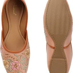 albela Ethnnic Embroidred Juti And Mojari Jutis For Women image 3