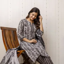 divastri Women Pure Cotton Kurta Pant Dupatta Set image 3