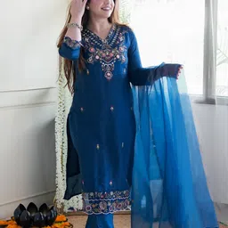 fabric heaven Women Silk Blend Kurta Pant Dupatta Set image 2