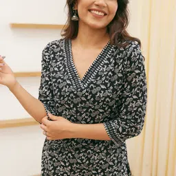 Women Floral Print Viscose Rayon A-line Kurta-image-0