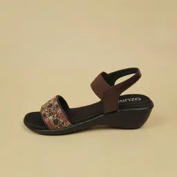 Ozuri Colourblocked Wedge Pumps image 4