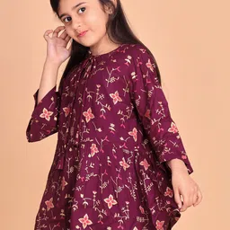 misbis Floral Printed Three-Quarter Bell Sleeves Keyhole Neck Rayon Top image 3