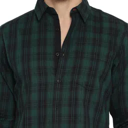 roadster Men Regular Fit Checkered Casual Shirt image 4