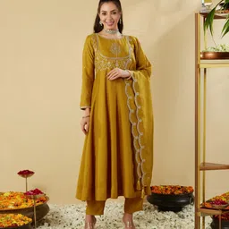 mokosh Women Silk Blend Kurta Pant Dupatta Set-picture-18