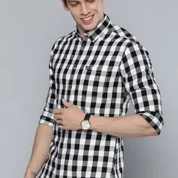 the indian garage co. Men Slim Fit Checkered Spread Collar Casual Shirt image 5