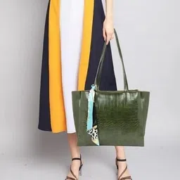 aesthetic Women Green Tote image 4