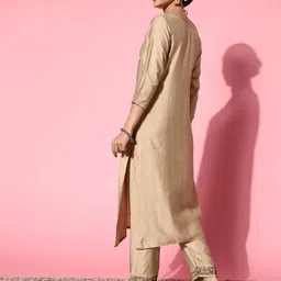 SheWill Women Ethnic Motifs Silk Blend Hyper Texture Kurta Set image 5