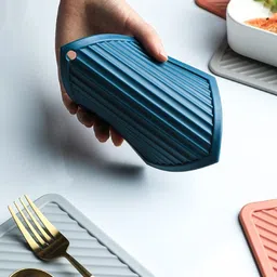 henij Silicone Trivet Mats Hot Pads,Heat Resistant Multipurpose Hot Pads(Random Color) Polyvinyl Chloride Trivet image 4
