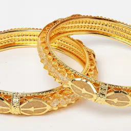 Sukkhi Set of 2 Gold-Plated Crystal-Stones Studded Traditional Bangles image 4