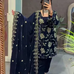 dhanshavi silk Women Velvet Kurta Pant Dupatta Set-picture-12