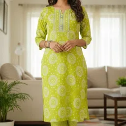 Women Cotton Blend Kurta Pyjama Set-image-1