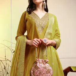 new ethnic 4 you Women Pure Silk Kurti Pant Dupatta Set image 5