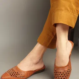 nidima Women Flats Sandal-picture-24