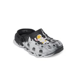 Pantaloons Junior Boys Grey Printed Clogs image 1