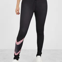 Styli Women Black Tie & Dye Inverted V Print Tights-image-73