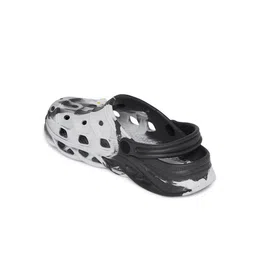 Pantaloons Junior Boys Grey Printed Clogs image 2