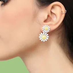 SOHI Floral Drop Earrings image 3