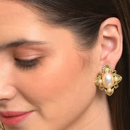 SOHI Gold-Toned Pearls Gold-Plated Contemporary Studs Earrings image 3