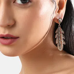 SOHI Gold-Plated Leaf Shaped Drop Earrings image 5