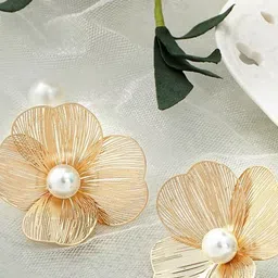 ISHKAARA Circular Studs Earrings image 4