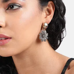 SOHI Gold-PLated Stone-Studded Floral Shaped Drop Earrings image 5