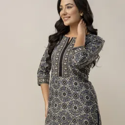 da vastraagaar Casual Regular Sleeves Printed Women Grey Top image 5