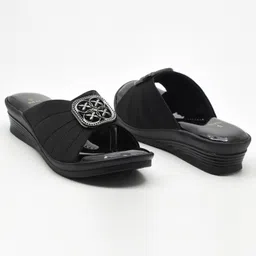 hardforce Women Wedges Sandal image 3