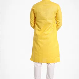 welcy Men Cotton Blend Kurta Pyjama Set image 4
