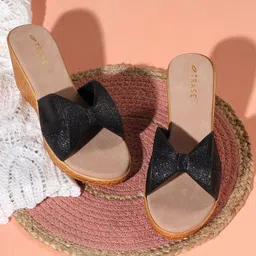 trase Women Wedges Sandal image 1