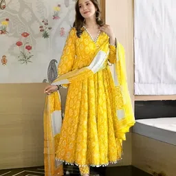 cloth wings LALI Printed Kurta, Salwar & Dupatta Set image 1