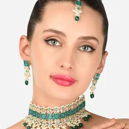 Zaveri Pearls Woman Green Kundan Choker Necklace Earring Maangtikka & Ring Set-picture-12
