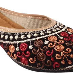 hayat Punjabi Jutis For Women image 4