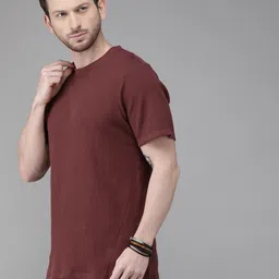 roadster Men Self Design Round Neck Pure Cotton Maroon T-Shirt-picture-19
