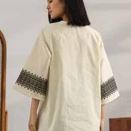 libas Women Self Design Cotton Blend Straight Kurta image 2