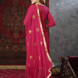 divastri Women Cotton Blend Kurta Pant Dupatta Set image 2