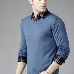 roadster Men Solid V Neck Blue Sweater image 3