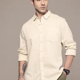 roadster Men Regular Fit Solid Casual Shirt image 1