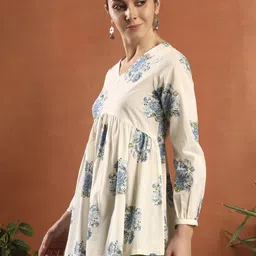 kirnya Casual Regular Sleeves Printed Women Blue Top image 3