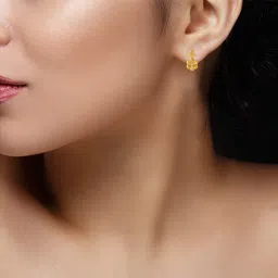 PC Chandra Jewellers Yellow Gold 18kt Stud Earring image 4