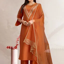 avanshee Women Silk Blend Kurta Pant Dupatta Set image 3