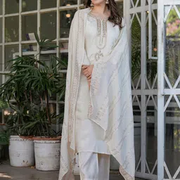 CaniBani Floral Yoke Design Round Neck Chanderi Silk Straight Kurta with Trouser & Dupatta image 4