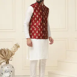 SOJANYA Men Off-White & Maroon Solid Kurta with Churidar & Nehru Jacket image 5