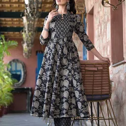 Varanga Black Floral Printed Pure Cotton Anarkali Kurta With Trousers & Dupatta image 3
