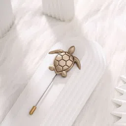 COSA NOSTRAA Men Turtle Twist Lapel Pin image 1