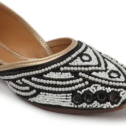 retro walk Mojaris For Women image 3